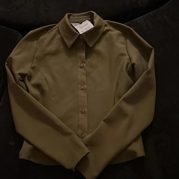 Zara fitted olive green Shirt Top. Clean Lines add style to the everyday shirt🔥 - Picture 2 of 4